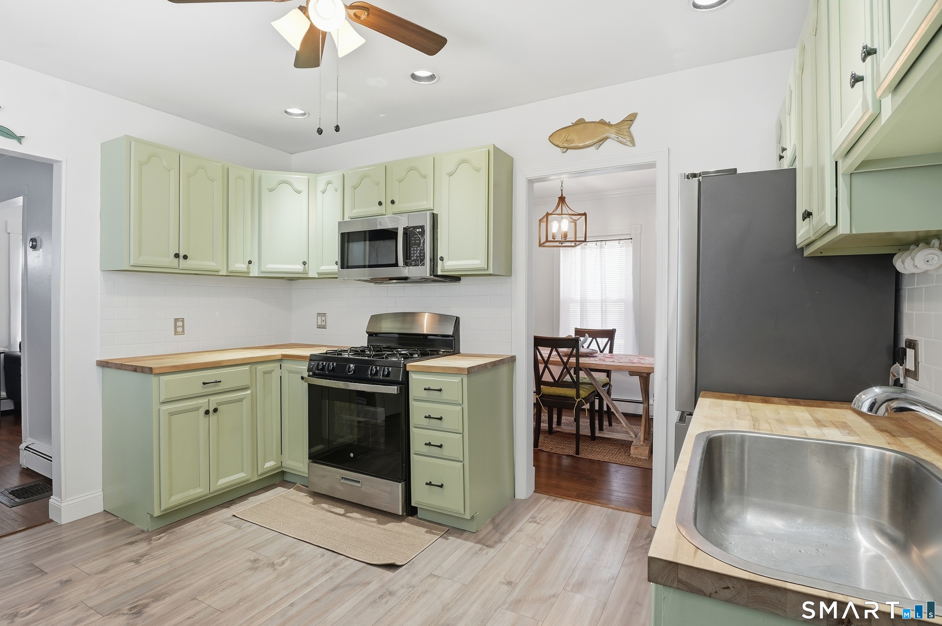 944 Longbrook Avenue Stratford, CT 06614 - Photo 10 of 32