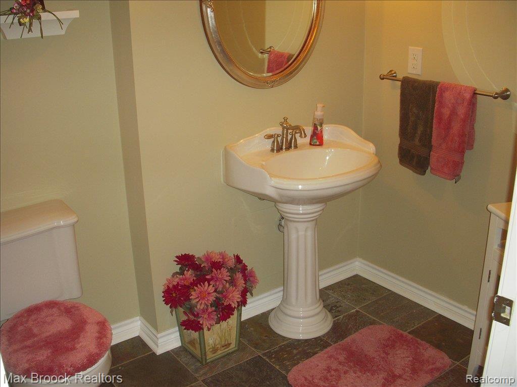 558 Bloomer Ridge Drive Rochester, MI 48307 - Photo 14 of 18 Basement Bath