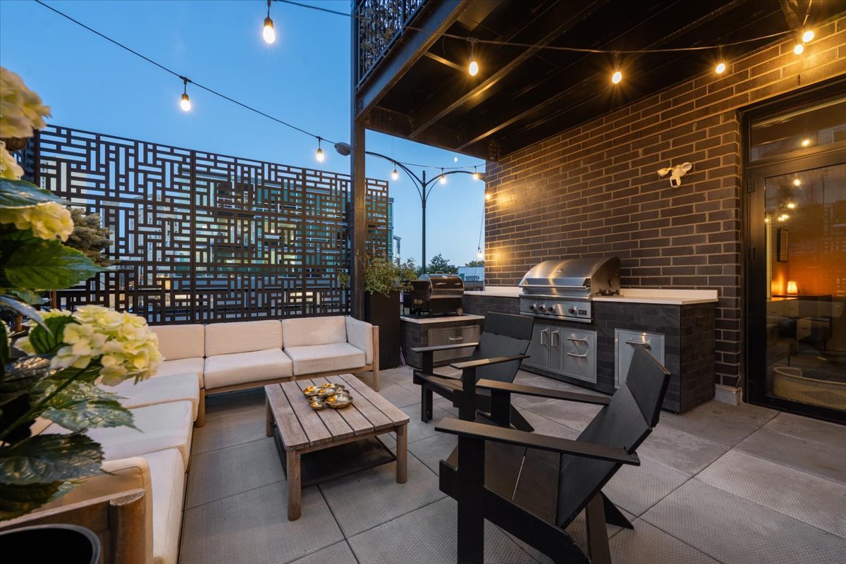 1648 West Division Street, Unit 208 Chicago, IL 60622 - Photo 44 of 48 a outdoor space with patio furniture