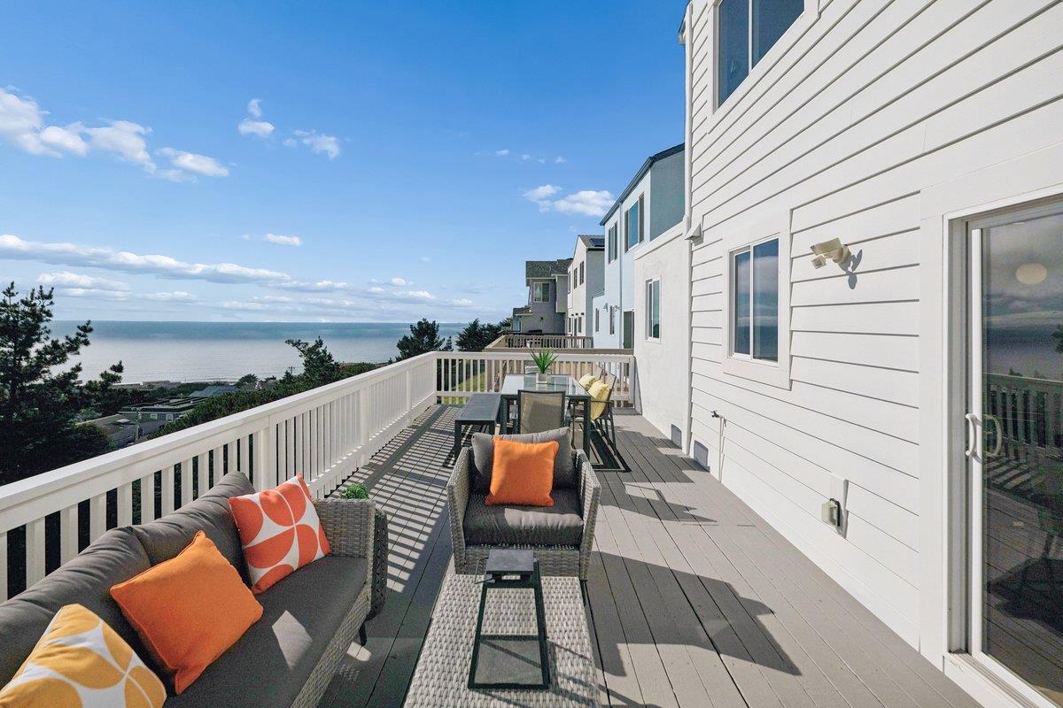 170 Beachview Avenue Pacifica, CA 94044 - Photo 71 of 85 a balcony with wooden benches and wooden fence
