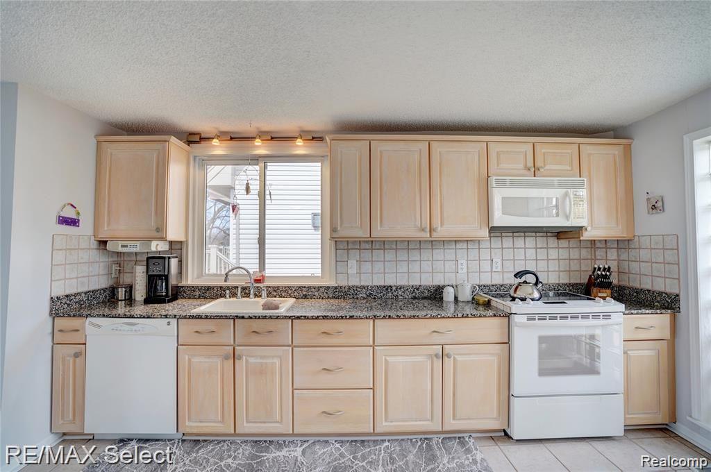 13542 South Horrell Road Fenton, MI 48430 - Photo 19 of 35