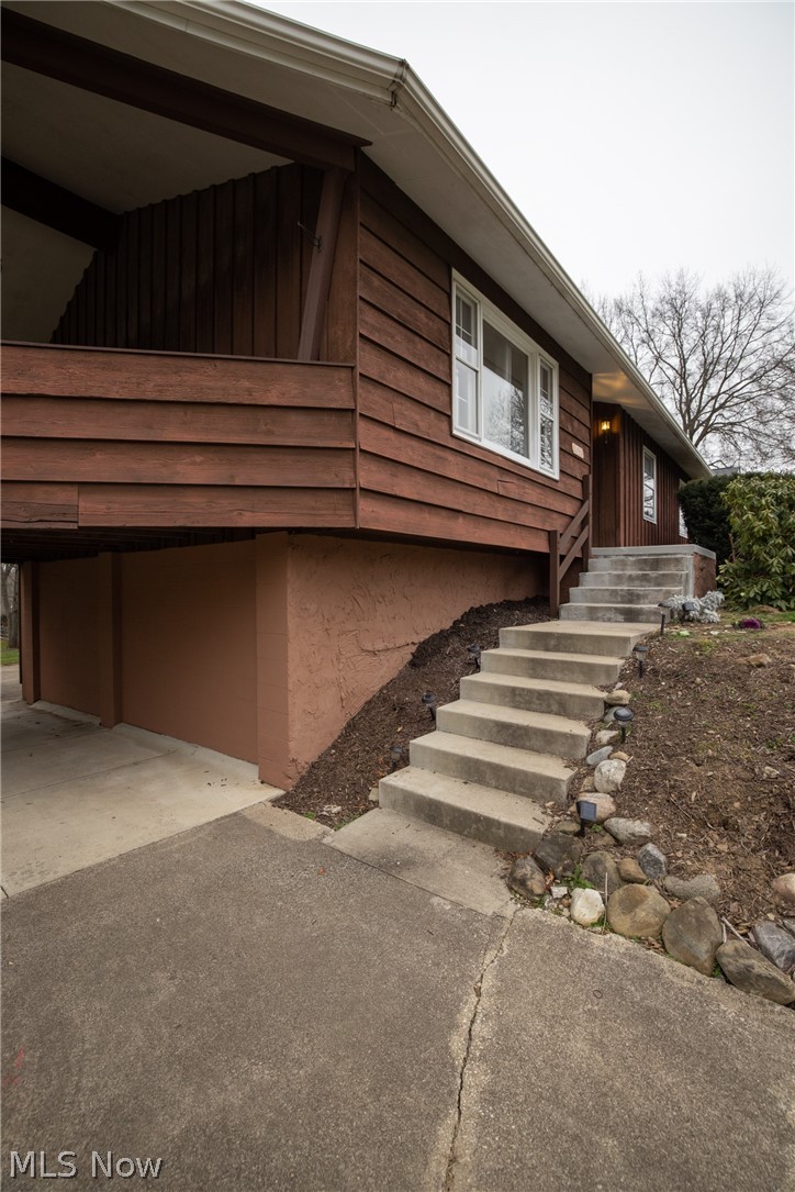 423 Abbyshire Road Akron, OH 44319 - Photo 2 of 20 Gallery Image 2