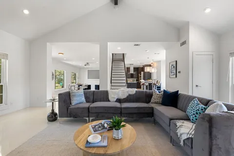 $859,900 | 10408 Loring Drive, Austin, TX 78750