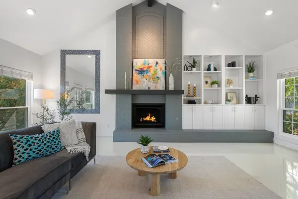 $859,900 | 10408 Loring Drive, Austin, TX 78750
