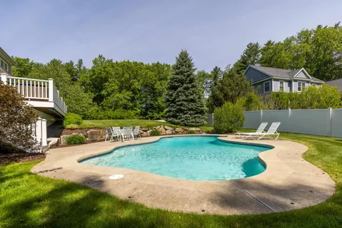 $1,375,000 | 8 Heron Way, Stratham, NH 03885