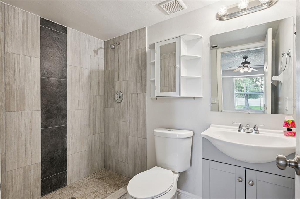 9816 Surrey Ridge Road Orlando, FL 32825 - Photo 10 of 28 Gallery Image 10