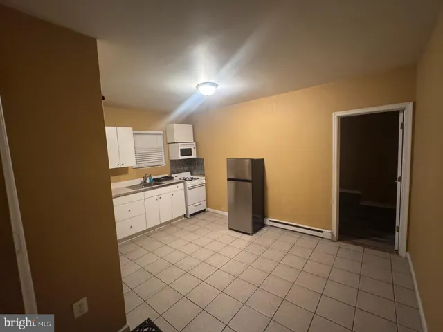 $1,000 | 410 Barbadoes Street, Unit C, Norristown, PA 19401