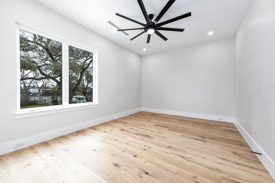 408 West 30th Street Houston, TX 77018 - Photo 35 of 44