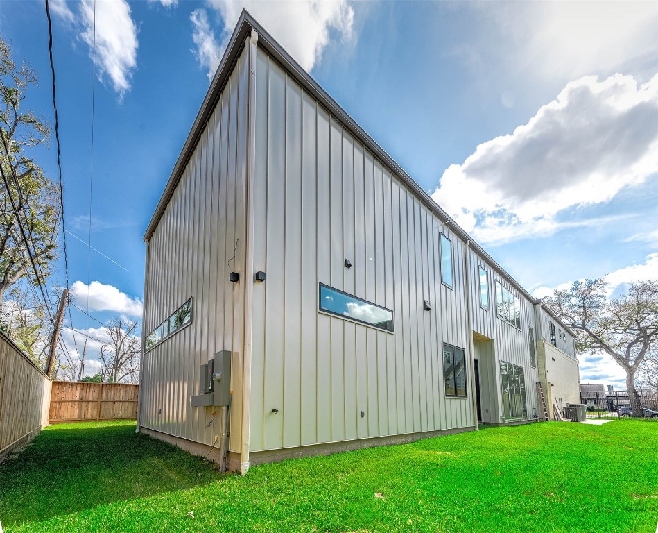 408 West 30th Street Houston, TX 77018 - Photo 40 of 44