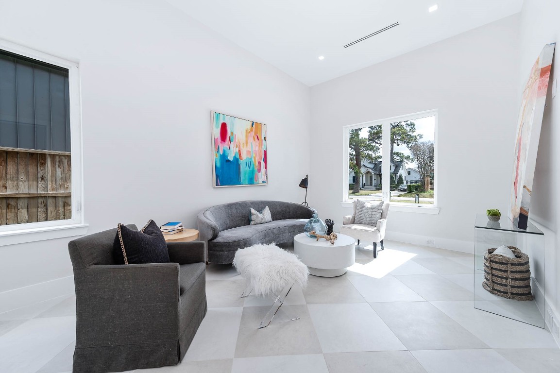 408 West 30th Street Houston, TX 77018 - Photo 4 of 44