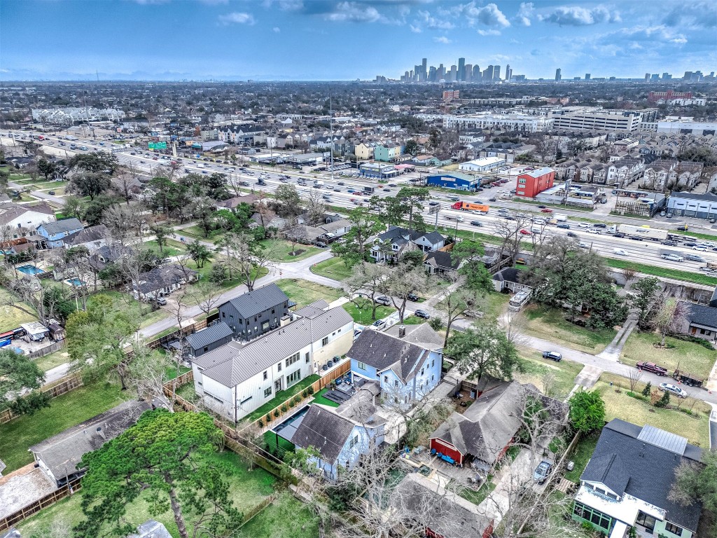 408 West 30th Street Houston, TX 77018 - Photo 41 of 44