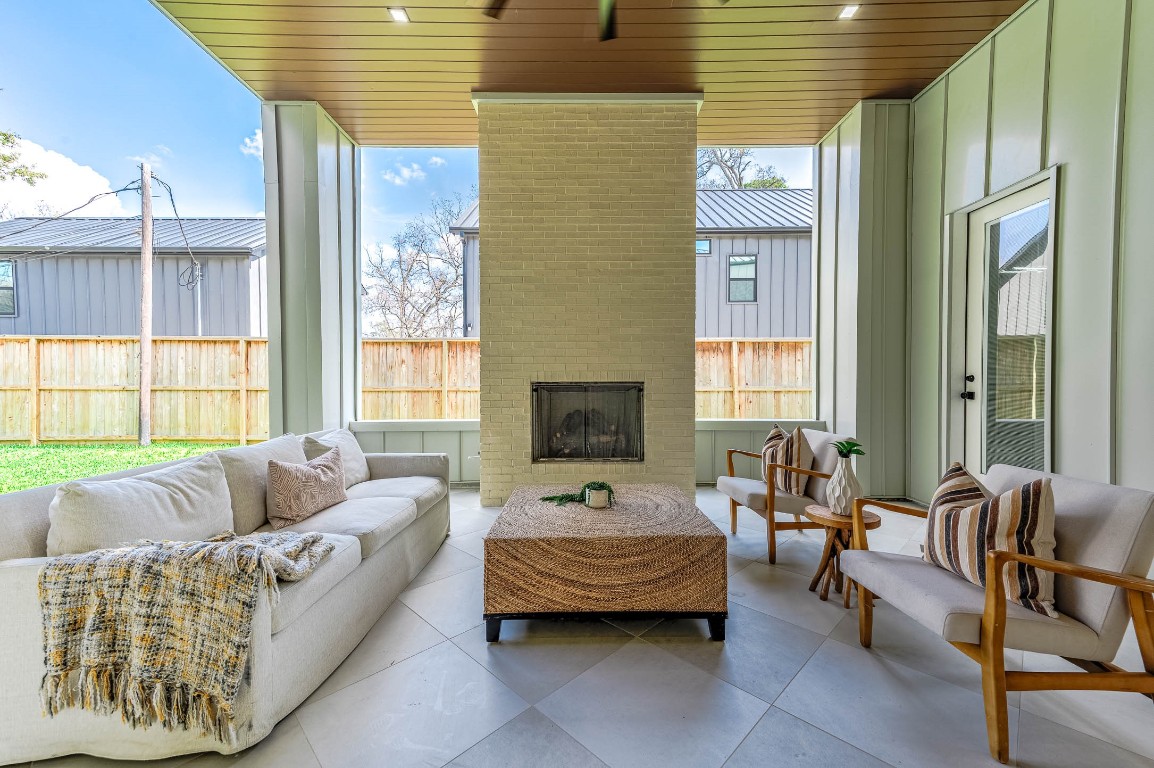 408 West 30th Street Houston, TX 77018 - Photo 6 of 44