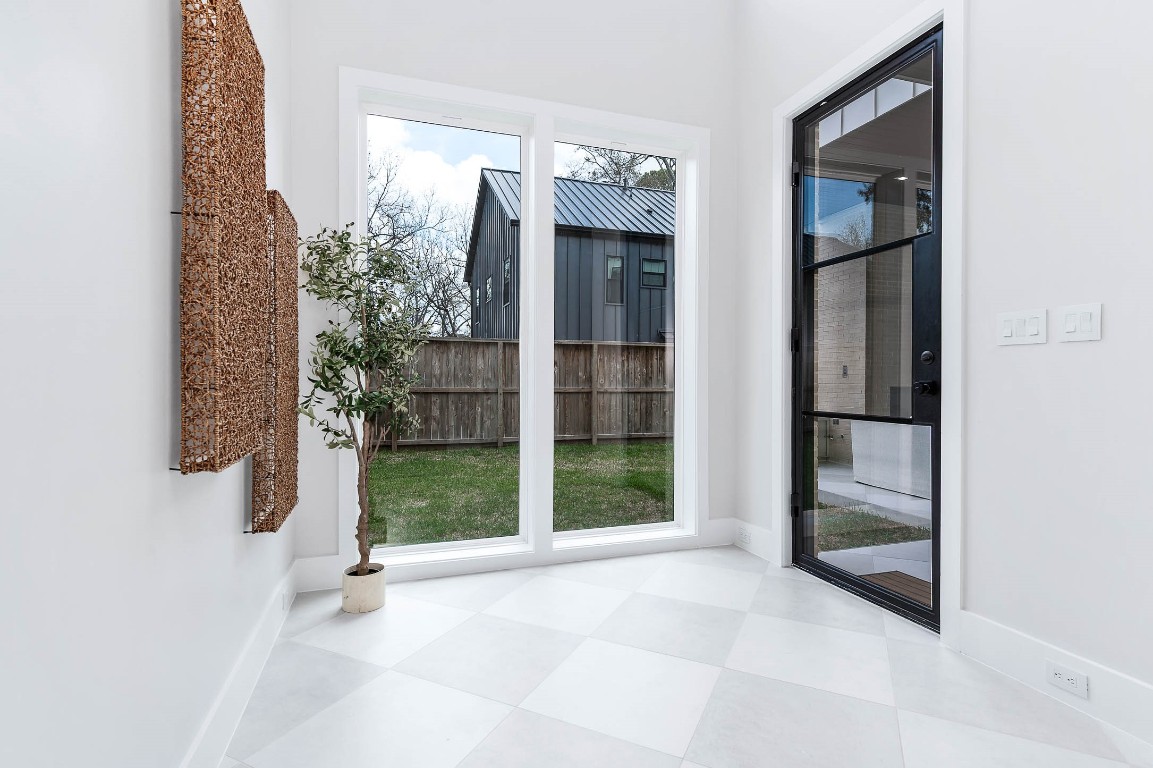 408 West 30th Street Houston, TX 77018 - Photo 8 of 44