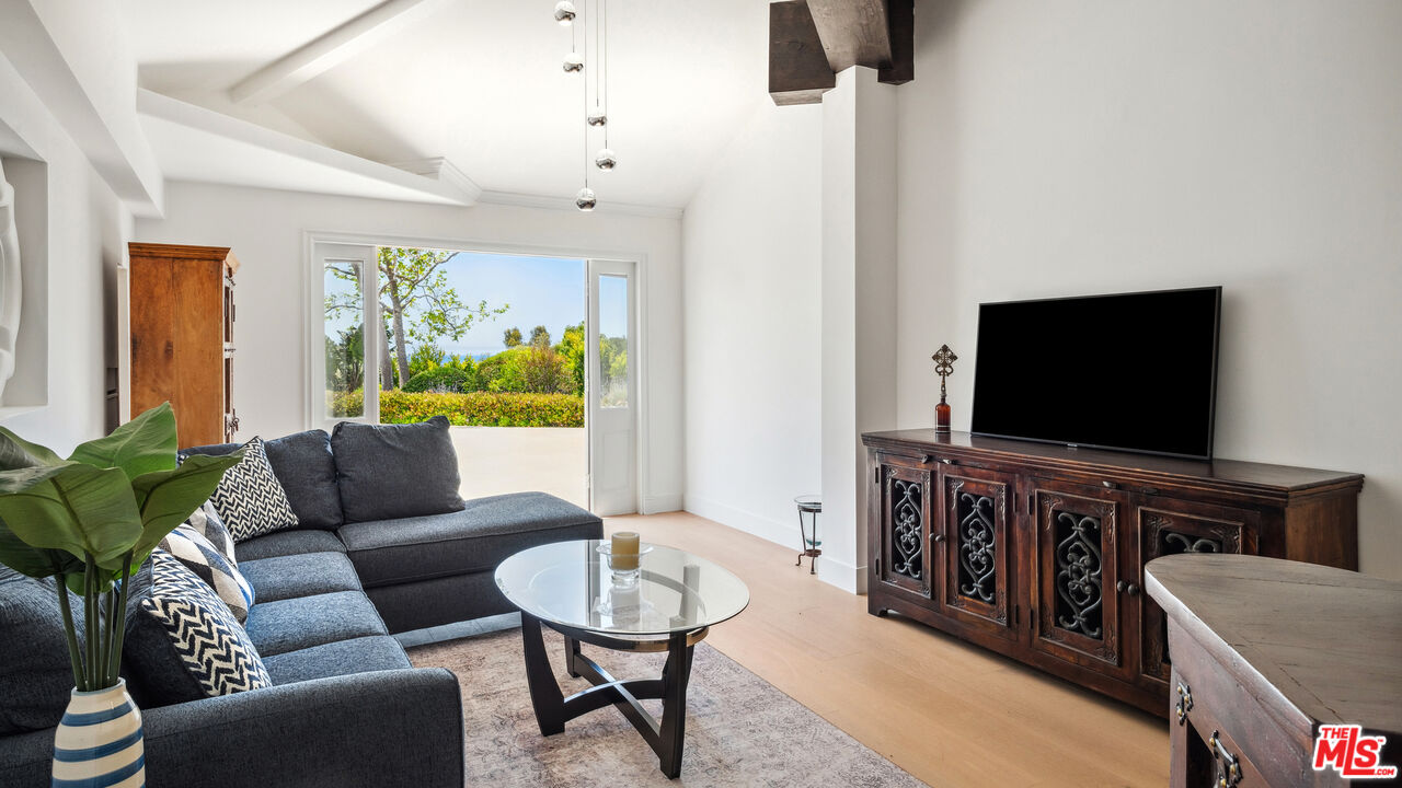 29675 Harvester Road Malibu, CA 90265 - Photo 20 of 36 Gallery Image 20