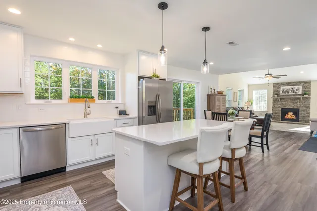 a large kitchen with kitchen island a large island in it