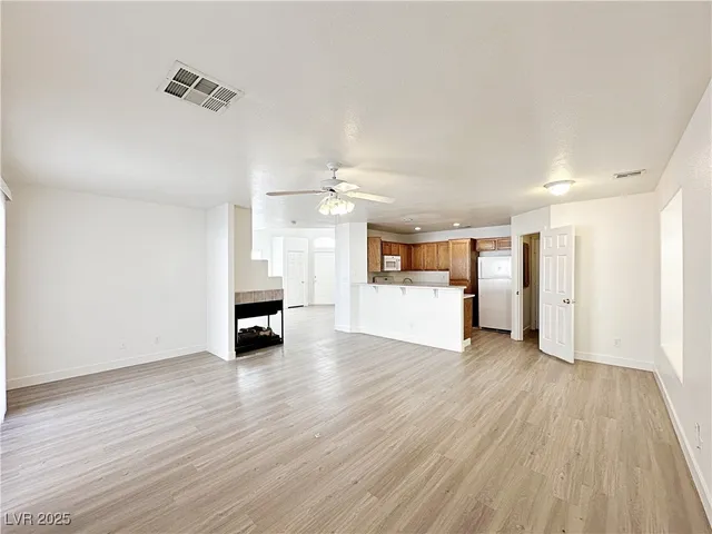 $2,190 | 9416 Moon Splash Court, Las Vegas, NV 89129