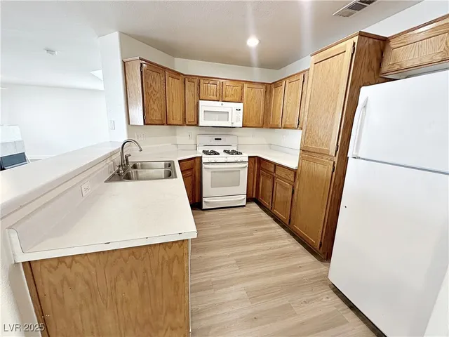 $2,190 | 9416 Moon Splash Court, Las Vegas, NV 89129