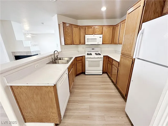 $2,190 | 9416 Moon Splash Court, Las Vegas, NV 89129