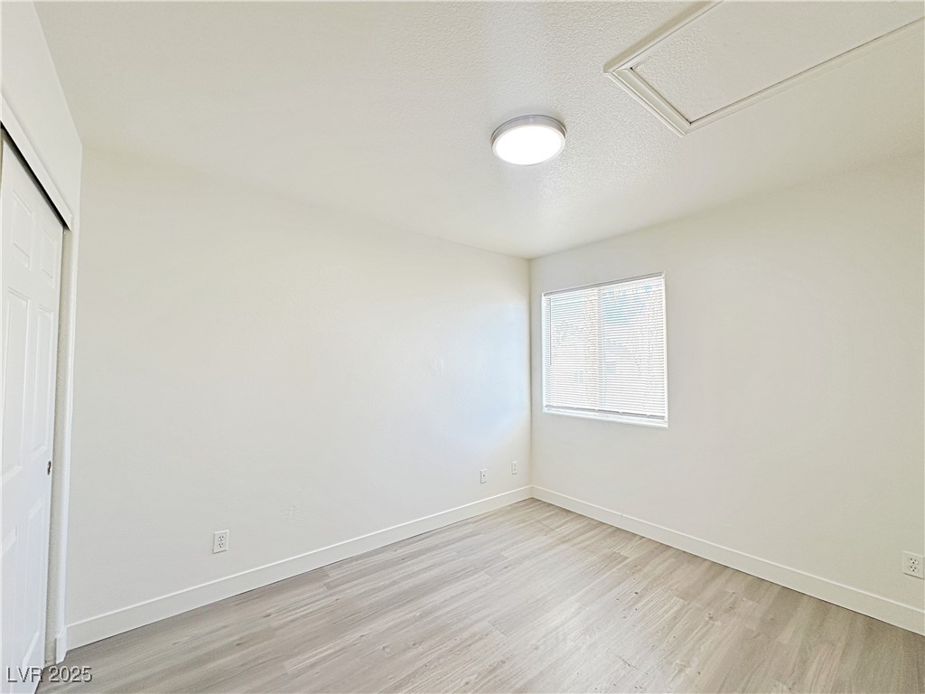 9416 Moon Splash Court Las Vegas, NV 89129 - Photo 28 of 47 Upstairs secondary bedroom 2