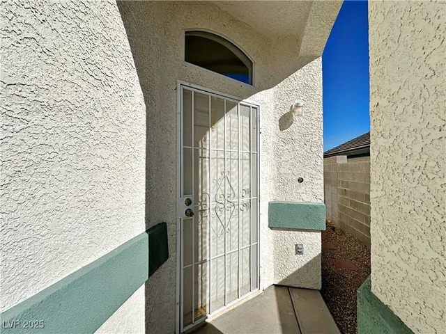 $2,190 | 9416 Moon Splash Court, Las Vegas, NV 89129