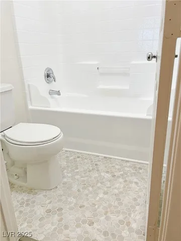 $2,190 | 9416 Moon Splash Court, Las Vegas, NV 89129