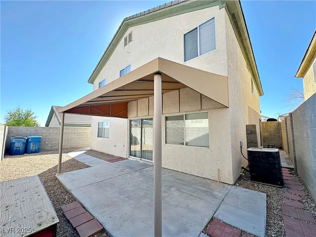 $2,190 | 9416 Moon Splash Court, Las Vegas, NV 89129