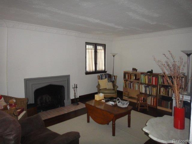 20000 Renfrew Road Detroit, MI 48221 - Photo 8 of 25 Living Room