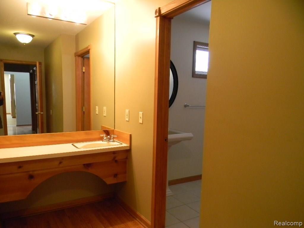 793 North Adams Road Rochester, MI 48309 - Photo 10 of 12