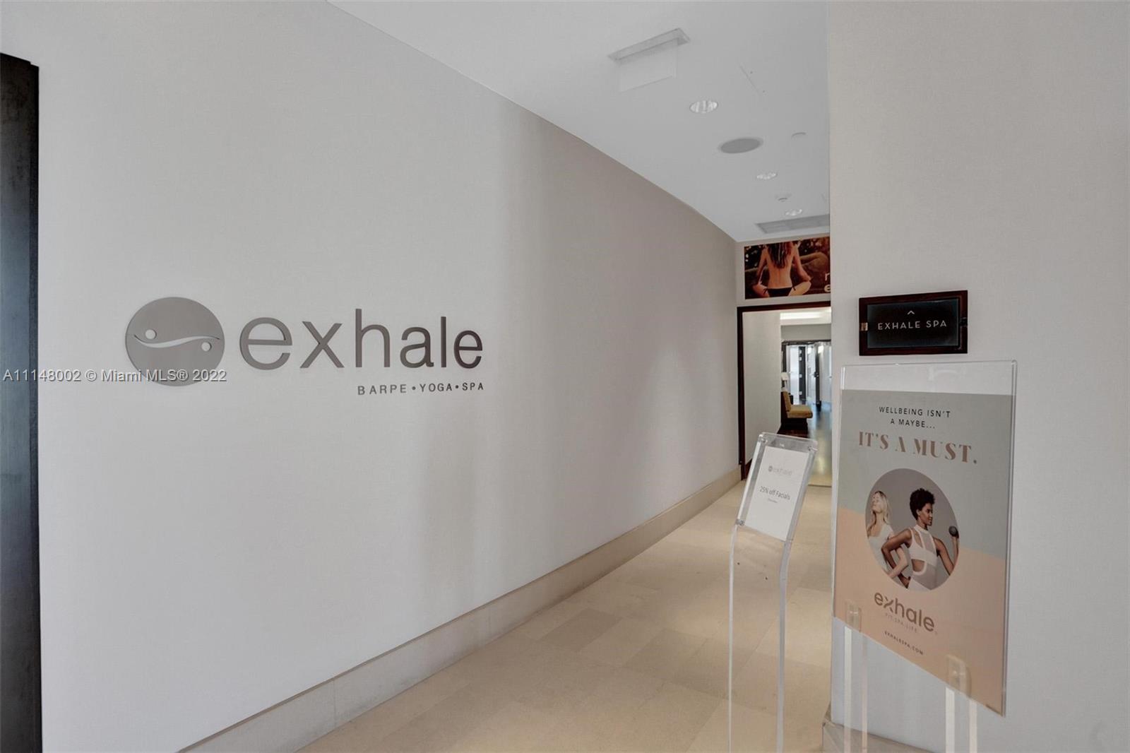 200 Biscayne Blvd Way, Unit 1403 Miami, FL 33131 - Photo 58 of 67 a utility room with dryer and washer