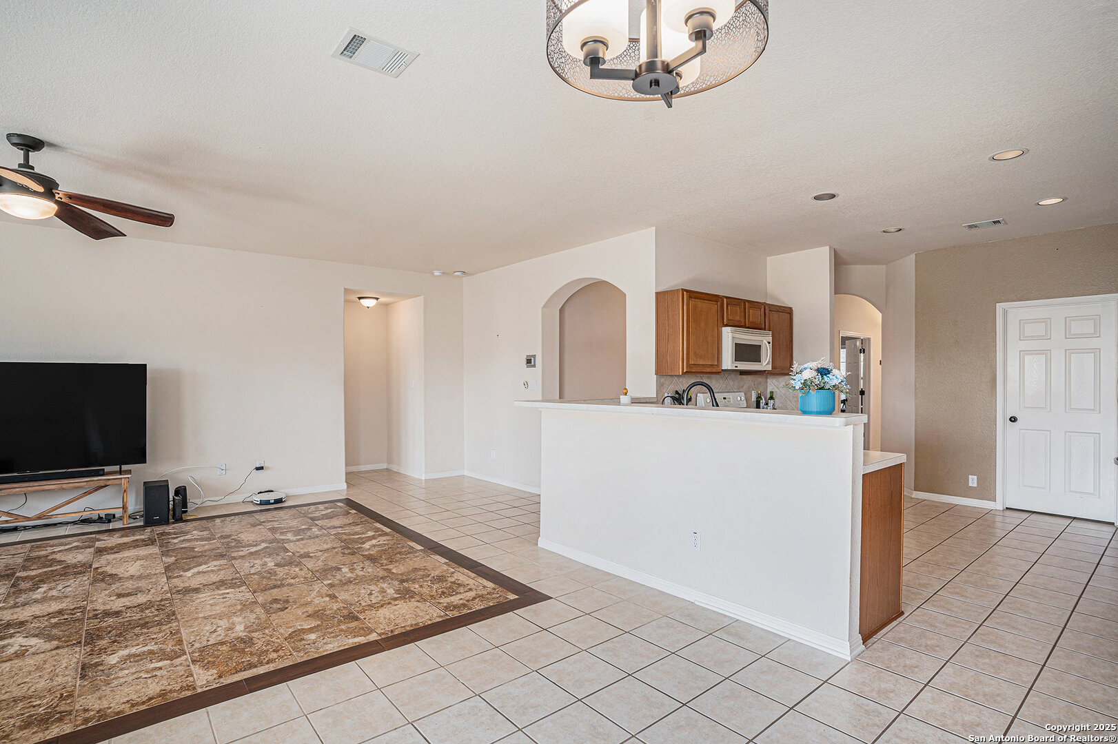 117 Hidden Fawn Cibolo, TX 78108 - Photo 5 of 25 a view of a kitchen with kitchen island granite countertop living room
