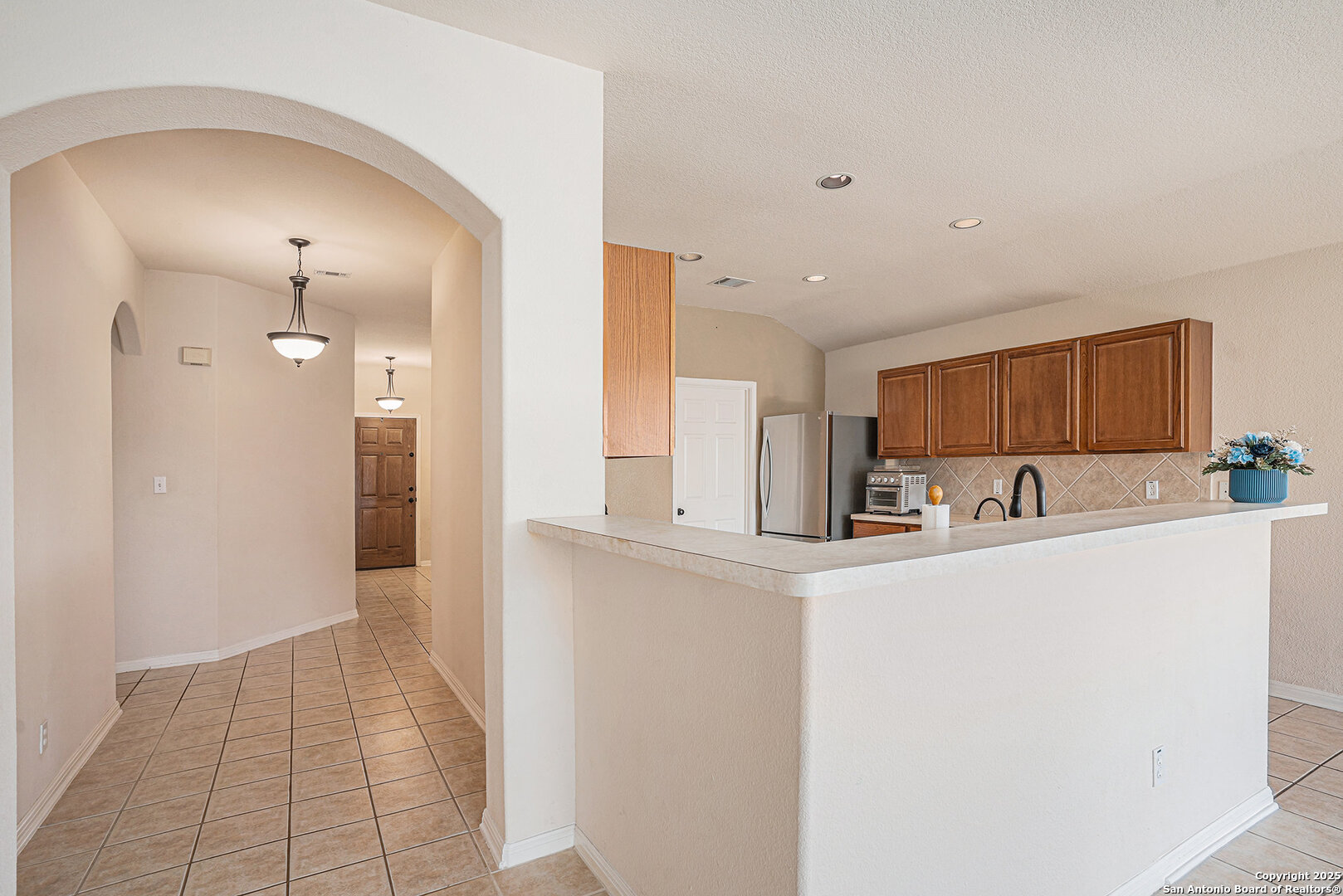 117 Hidden Fawn Cibolo, TX 78108 - Photo 7 of 25 a kitchen with stainless steel appliances a refrigerator and a sink