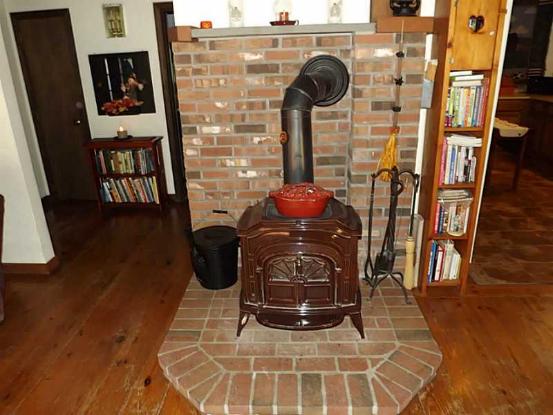 76 Foster Center Road Foster, RI 02825 - Photo 5 of 24 Living Room.
