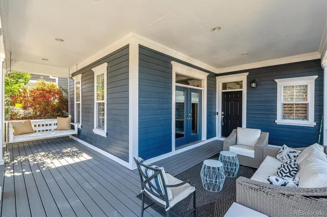 a view of house with a yard