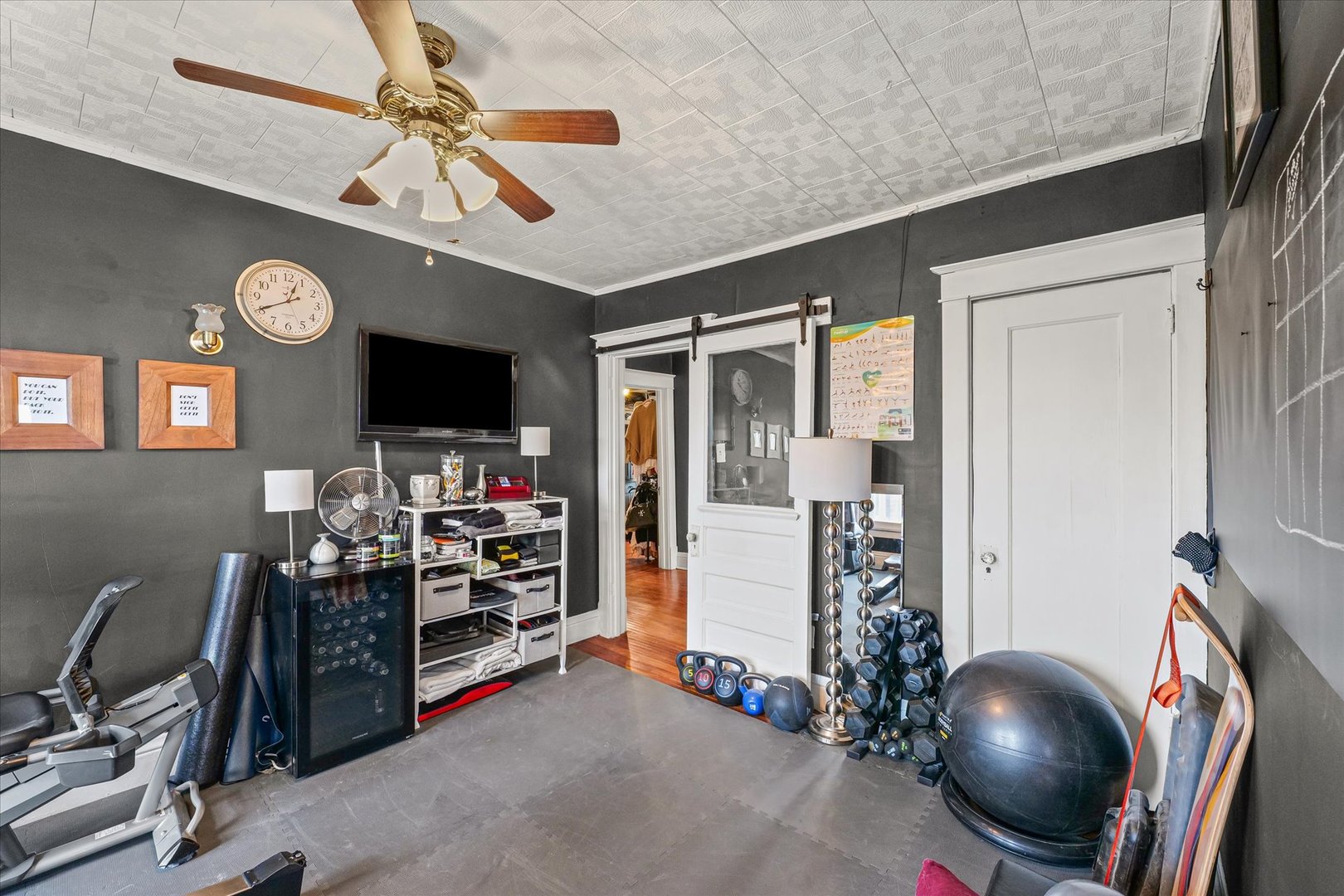 37857 East 100 North Road Bellflower, IL 61724 - Photo 25 of 43 a living room with furniture and a flat screen tv