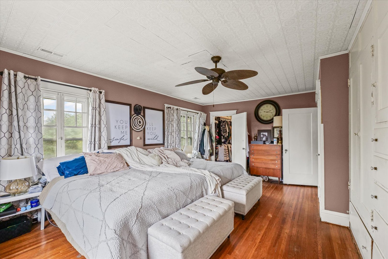 37857 East 100 North Road Bellflower, IL 61724 - Photo 28 of 43 a bedroom with a large bed and a large window
