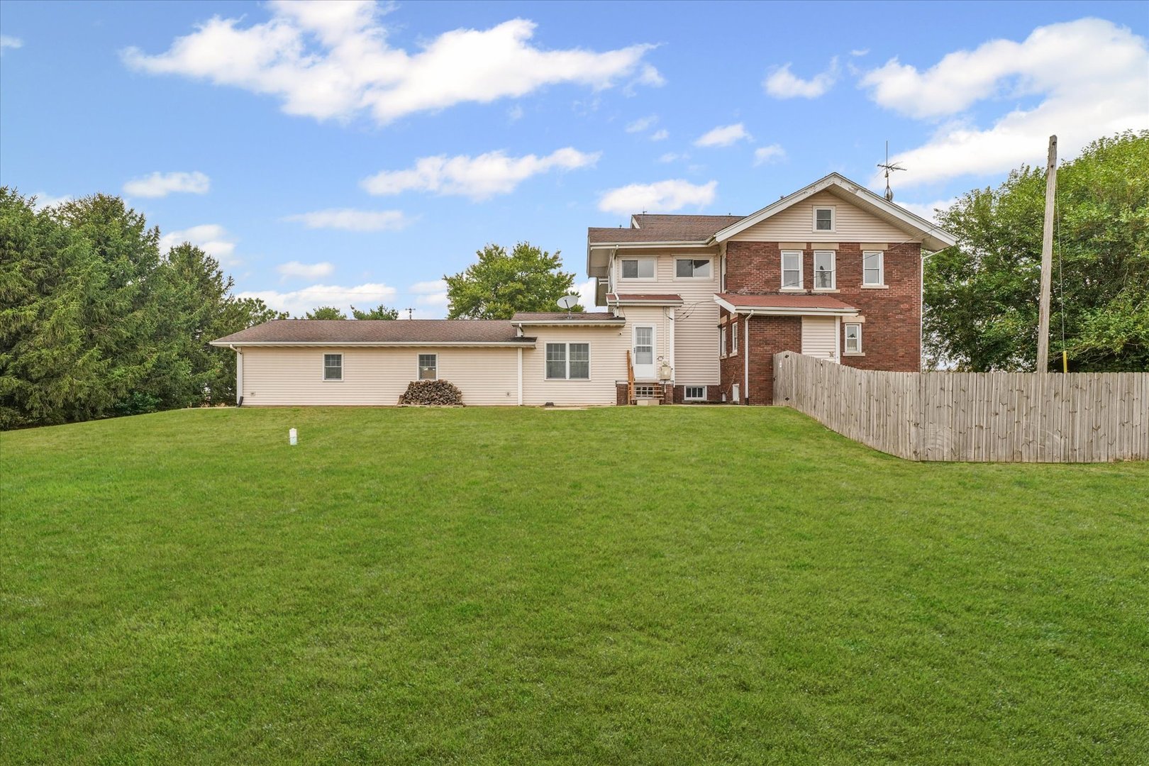 37857 East 100 North Road Bellflower, IL 61724 - Photo 37 of 43 a view of a house with a yard