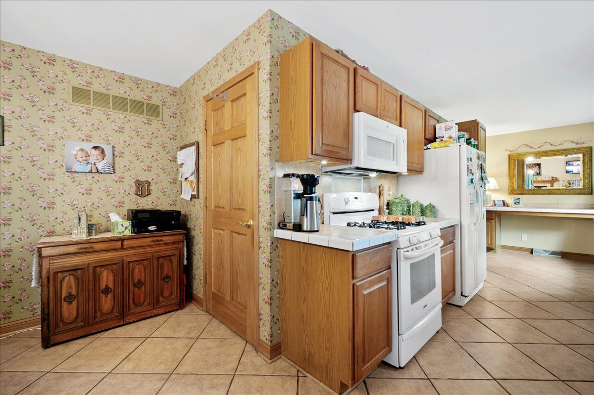 42W875 Wheeler Road Sugar Grove, IL 60554 - Photo 11 of 19 Gallery Image 11