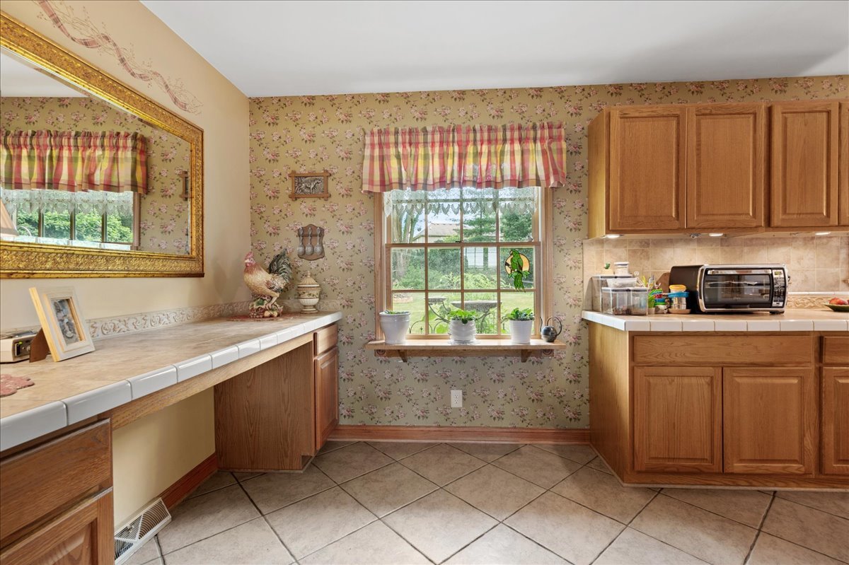 42W875 Wheeler Road Sugar Grove, IL 60554 - Photo 12 of 19 Gallery Image 12