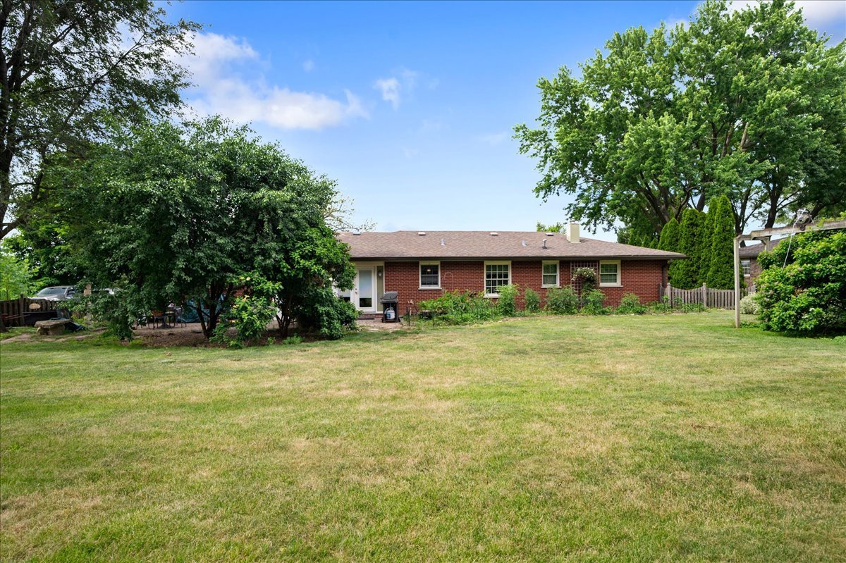 42W875 Wheeler Road Sugar Grove, IL 60554 - Photo 17 of 19 Gallery Image 17