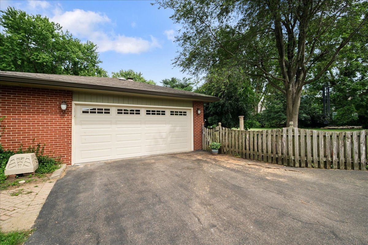 42W875 Wheeler Road Sugar Grove, IL 60554 - Photo 3 of 19 Gallery Image 3
