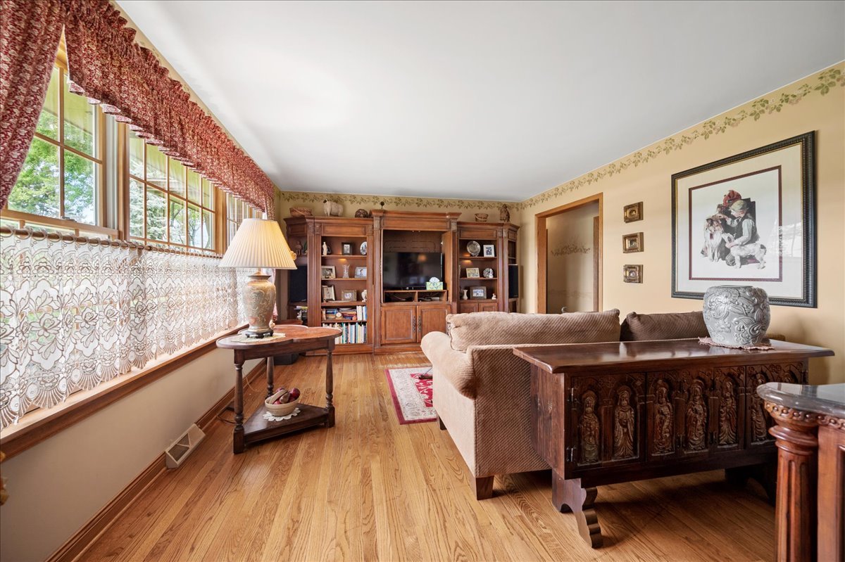 42W875 Wheeler Road Sugar Grove, IL 60554 - Photo 4 of 19 Gallery Image 4