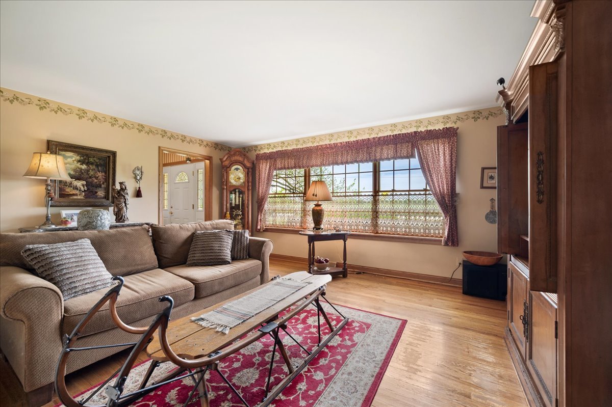 42W875 Wheeler Road Sugar Grove, IL 60554 - Photo 5 of 19 Gallery Image 5