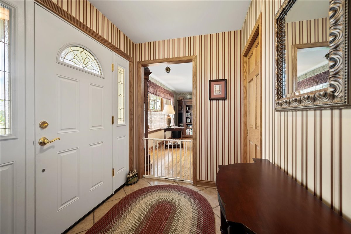 42W875 Wheeler Road Sugar Grove, IL 60554 - Photo 6 of 19 Gallery Image 6