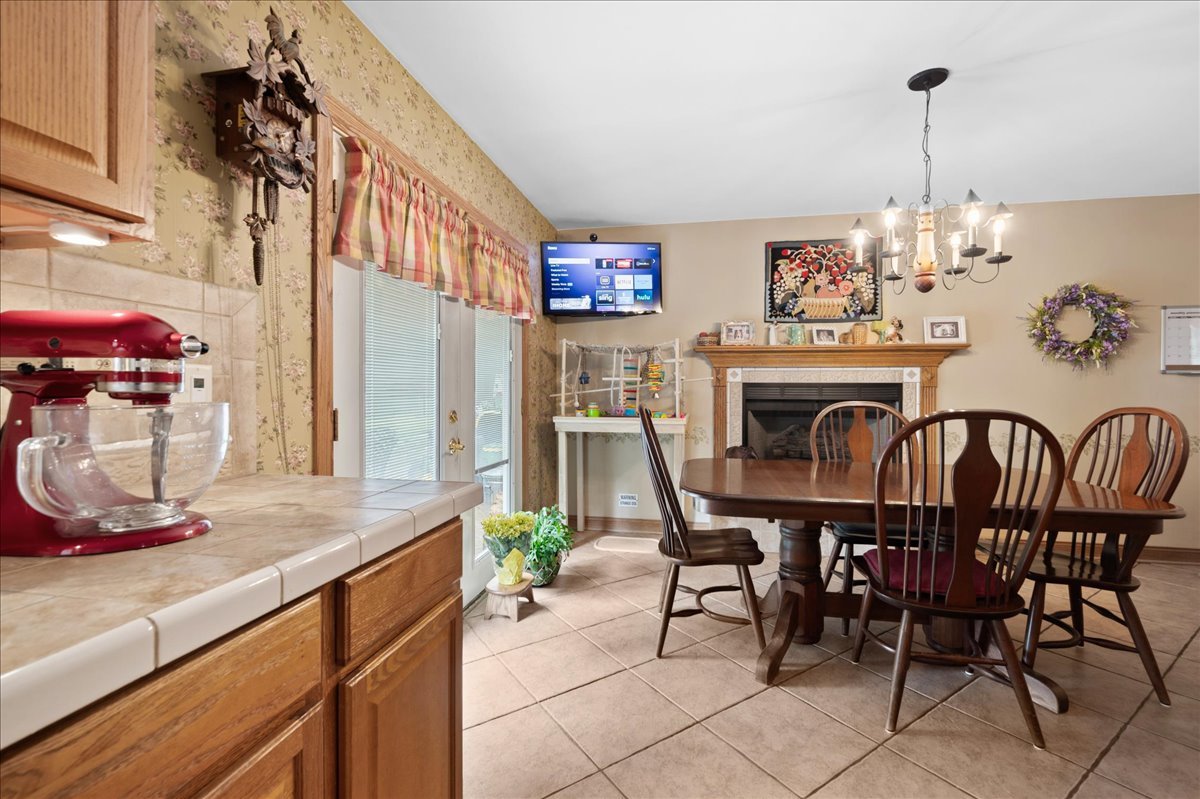 42W875 Wheeler Road Sugar Grove, IL 60554 - Photo 9 of 19 Gallery Image 9