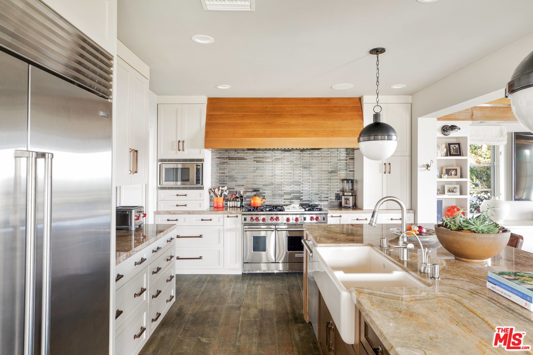 1126 Stradella Road Los Angeles, CA 90077 - Photo 13 of 40