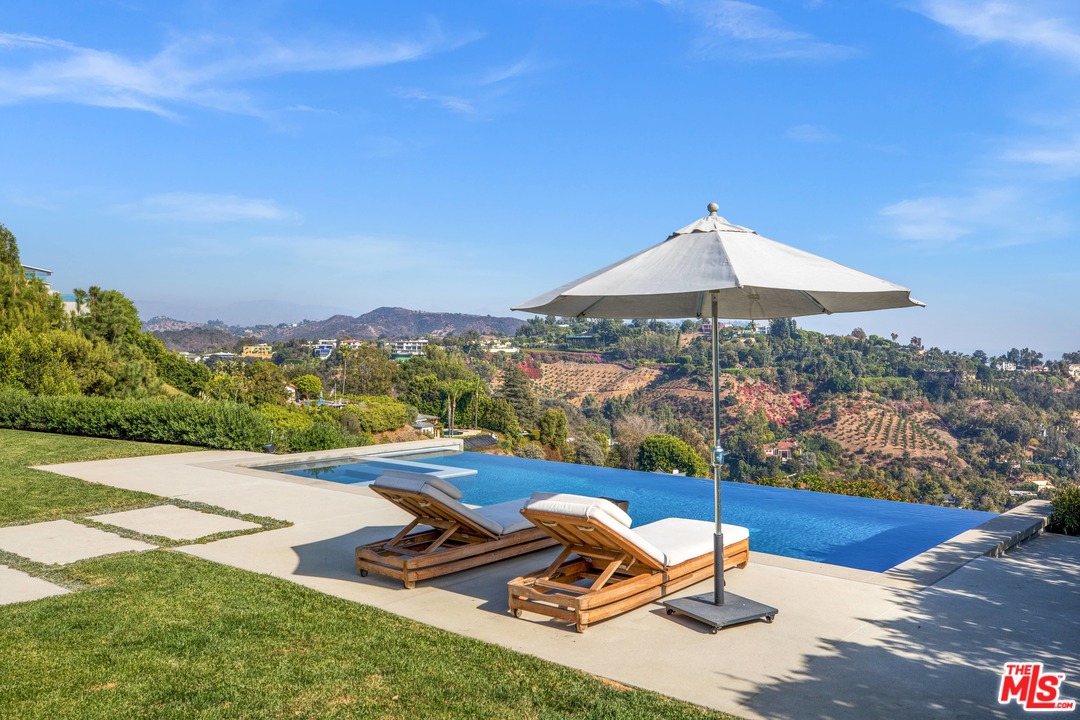 1126 Stradella Road Los Angeles, CA 90077 - Photo 17 of 40