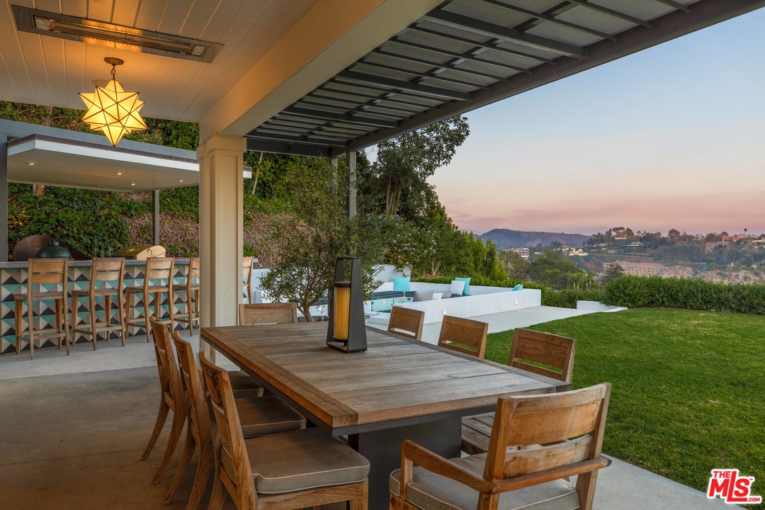 1126 Stradella Road Los Angeles, CA 90077 - Photo 18 of 40