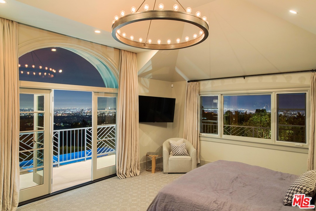 1126 Stradella Road Los Angeles, CA 90077 - Photo 20 of 40