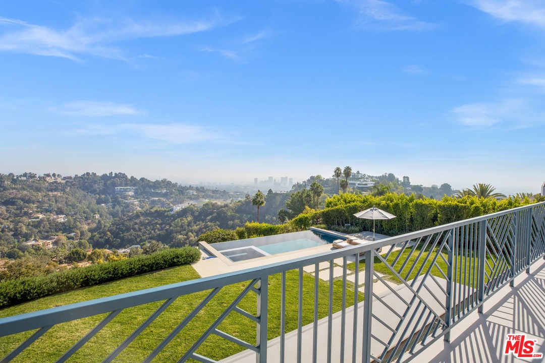 1126 Stradella Road Los Angeles, CA 90077 - Photo 23 of 40