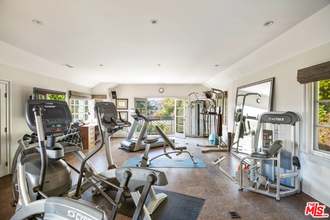 1126 Stradella Road Los Angeles, CA 90077 - Photo 31 of 40